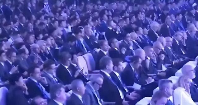 2026世界机器人运动会闭幕 场内比赛场外竞赛 COFE+咖啡机器人力压群雄夺魁