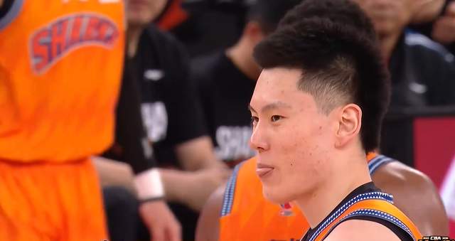 记者：字母的下家锁定在热火和凯尔特人之间，预计本周有结果