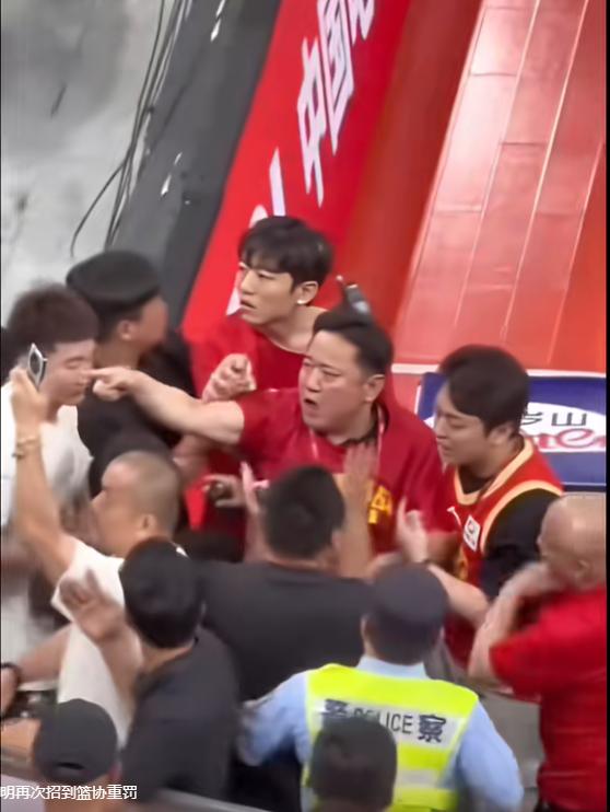 24小时概率涨5倍,超热火成第一下家,绿军追字母哥这事疑点太多
