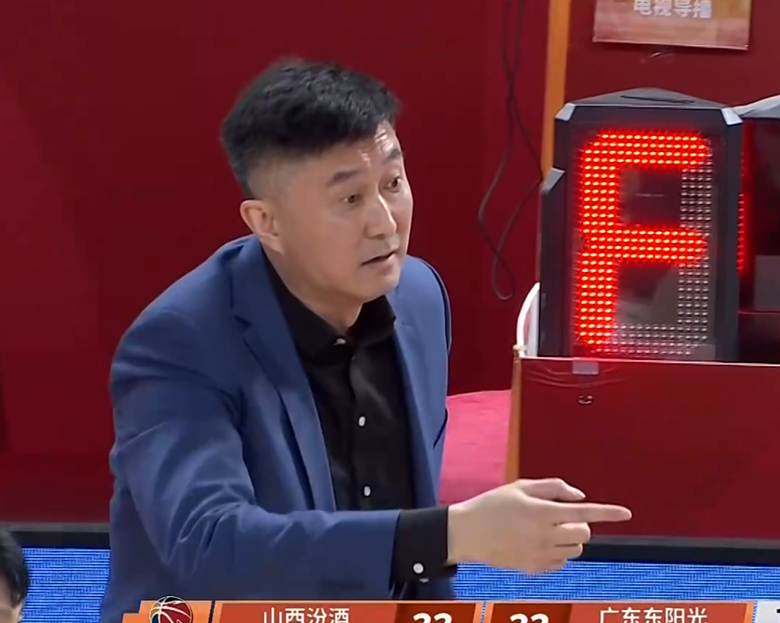 老鹰1年1400万美元留住澳洲中锋,他们也是付出了不小的代价?