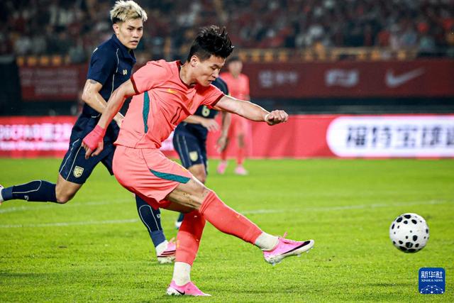 申花vs泰山首发:4外援PK!阿苏埃、谢鹏飞先发依木兰、陈蒲出战